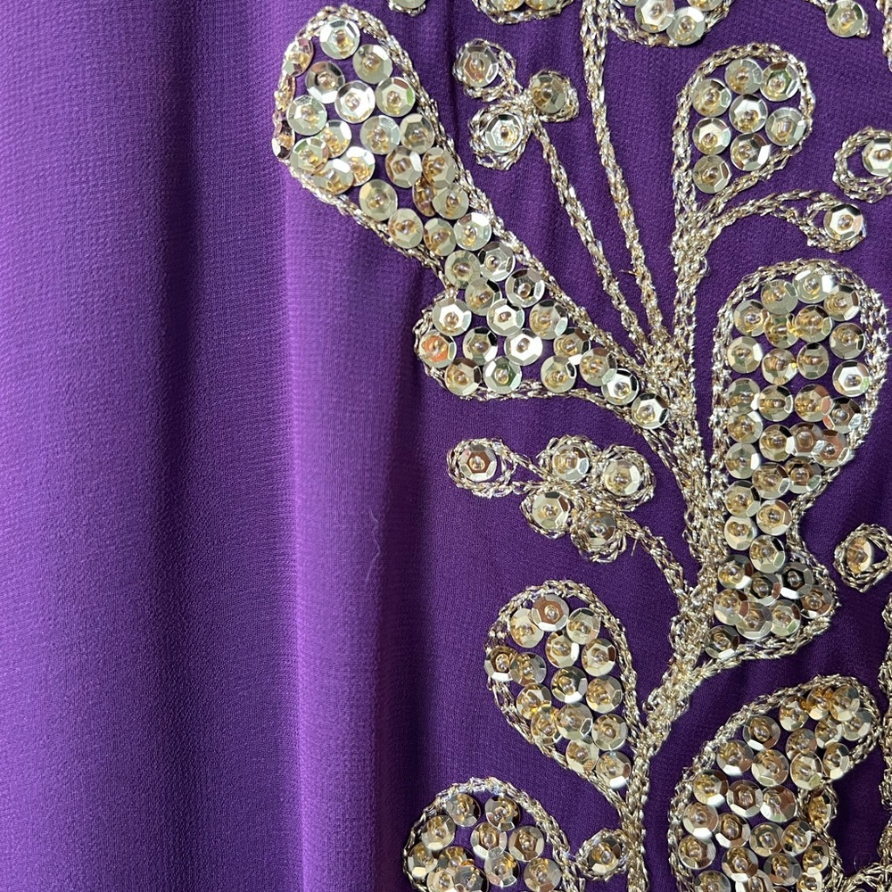 Moroccan kaftan in purple with handmade gold bearing